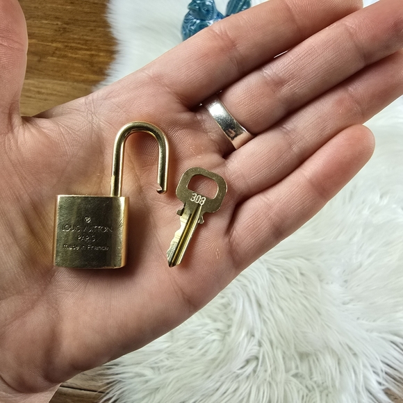 Authentic LV Lock & Key #308 - Picture 8 of 16